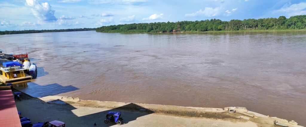 Vista del Río Huallaga desde Hospedaje Bravo